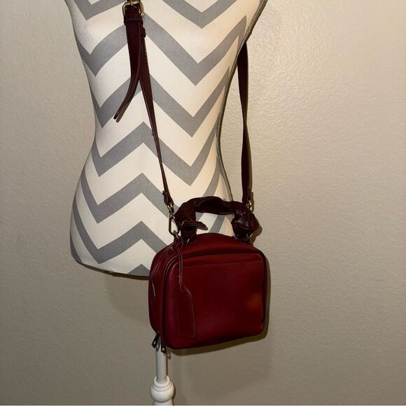 Sole Society Douga Burgundy Red Square Zipper Adjustable Crossbody Handbag - Picture 4 of 16
